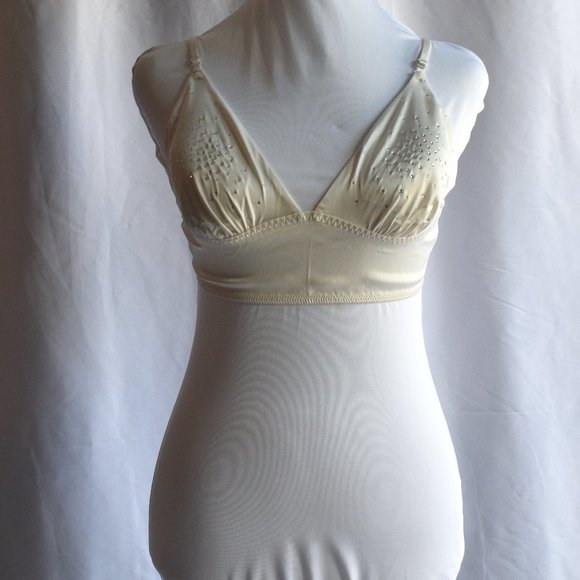 Victoria's Secret White Wireless Bra - Picture 2 of 6